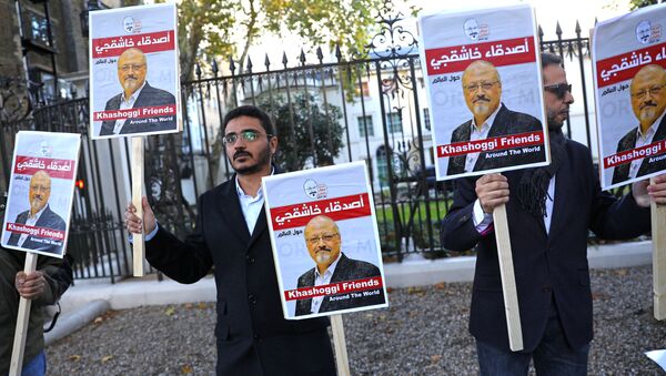 Протест против убиства новинара Џамала Хашогија у Турској испред зграде амбасаде Саудијске Арабије у Лондону - Sputnik Србија