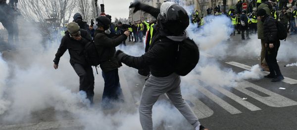 Протести Жутих прслука у Паризу - Sputnik Србија