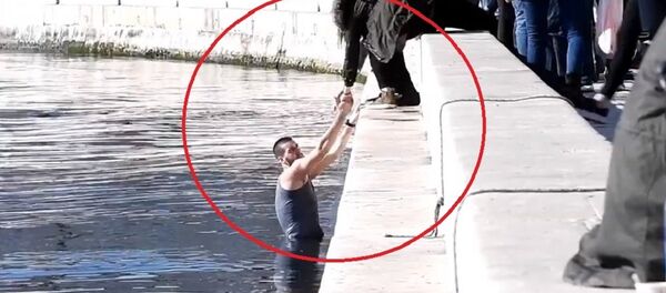 Srpski vaterpolista u moru u Splitu - Sputnik Srbija