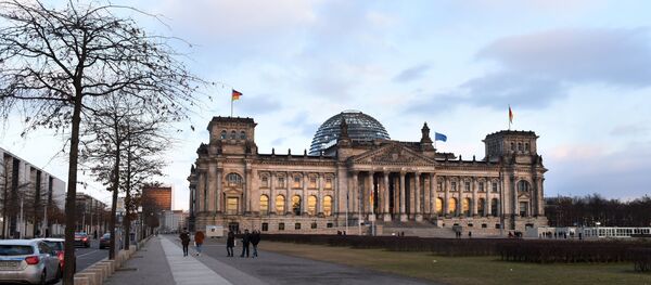 Зграда Рајхстага у центру Берлина у коме заседа немачки парламент - Sputnik Србија