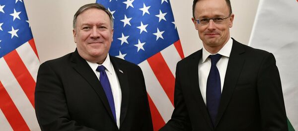 Мајк Помпео и Петер Сијарто Мајк Помпео и Петер Сијарто - Sputnik Србија