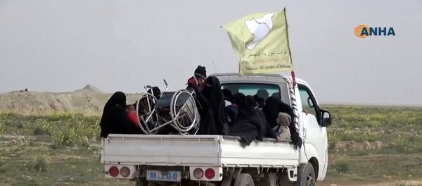 Припадници Сиријских демократских снага у близини Багуза у сиријској провинцији Дејр ел Зор - Sputnik Србија