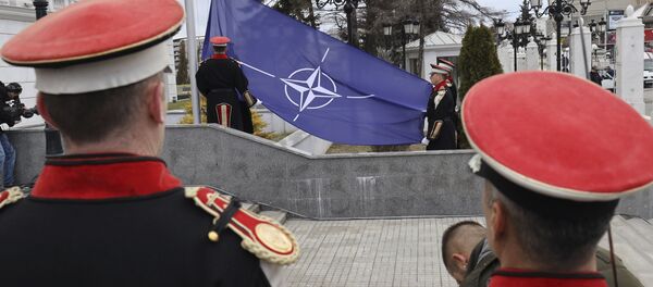 Подизање НАТО заставе испред зграде Владе Северне Македоније. Подизање НАТО заставе испред зграде Владе Северне Македоније. - Sputnik Србија