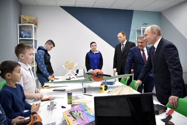 Владимир Путин у Казањској авијационој фабрици Владимир Путин у Казањској авијационој фабрици - Sputnik Србија