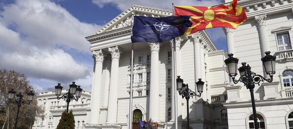 Zastava NATO-a u Skoplju - Sputnik Srbija