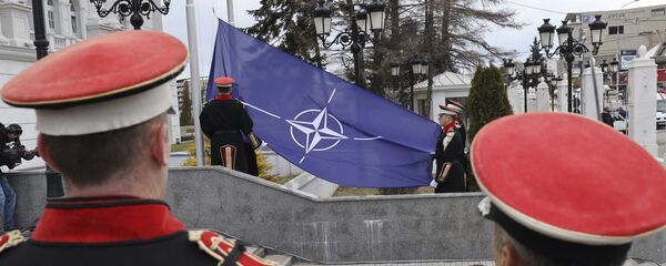 Podizanje zastave NATO u Skoplju Podizanje zastave NATO u Skoplju - Sputnik Srbija