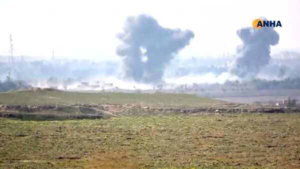 Dim u blizini naselja Baguz u sirijskoj provinciji Dejr el Zor nakon vazdušnog napada - Sputnik Srbija