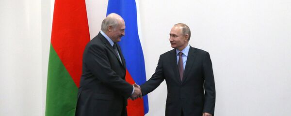 Председници Белорусије и Русије Александар Лукашенко и Владимир Путин на састанку у Сочију Председници Белорусије и Русије Александар Лукашенко и Владимир Путин на састанку у Сочију - Sputnik Србија