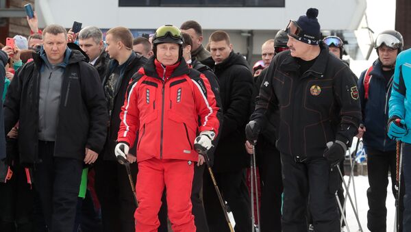 Владимир Путин и Александар Лукашенко на скијању - Sputnik Србија