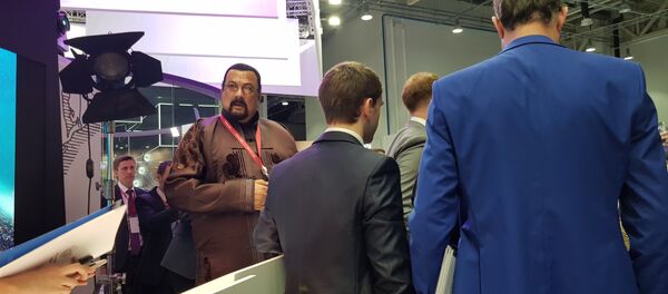 Глумац Стивен Сигал Глумац Стивен Сигал - Sputnik Србија