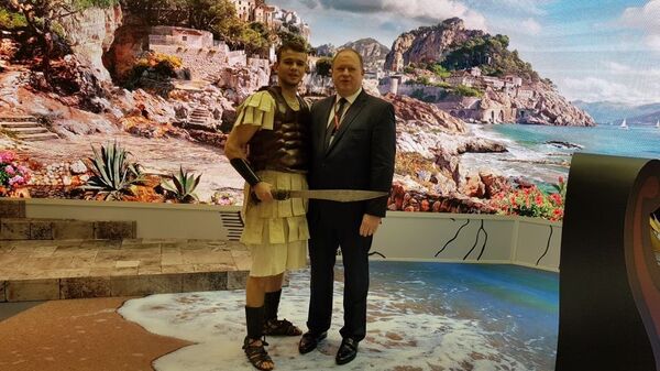 Депутат Јуриј Немцев на штанду Краснодарског краја Депутат Јуриј Немцев на штанду Краснодарског краја - Sputnik Србија