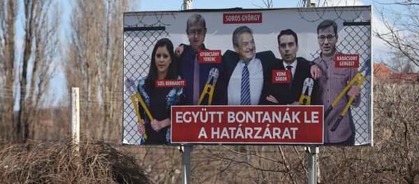 Džordž Soroš na jednom bilbordu u Mađarskoj, okružen tamošnjim opozicionarima Džordž Soroš na jednom bilbordu u Mađarskoj, okružen tamošnjim opozicionarima - Sputnik Srbija