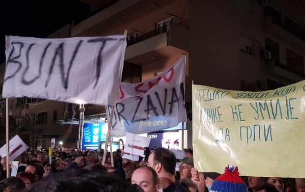 Грађански протест у Подгорици под слоганом “97.000 одупри се”. - Sputnik Србија