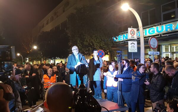 Бивши политичар Џемал Перовић говори на протесту у Подгорици - Sputnik Србија