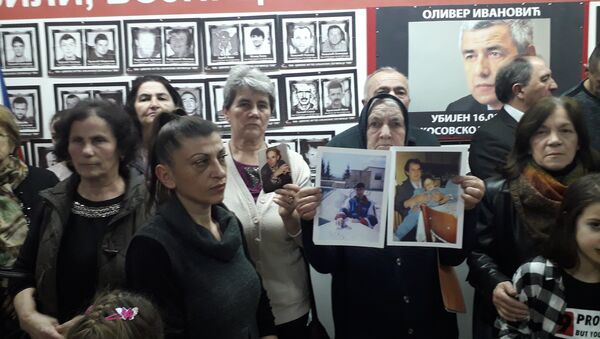 Протест Удружења породица киднапованих и убијених на КиМ - Sputnik Србија