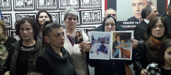 Протест Удружења породица киднапованих и убијених на КиМ - Sputnik Србија