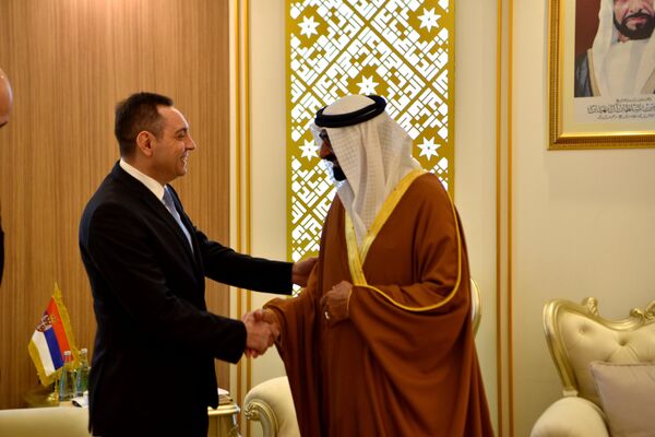 Ministar odbrane Srbije Aleksandar Vulin i državni ministar odbrane UAE Ministar odbrane Srbije Aleksandar Vulin i državni ministar odbrane UAE - Sputnik Srbija