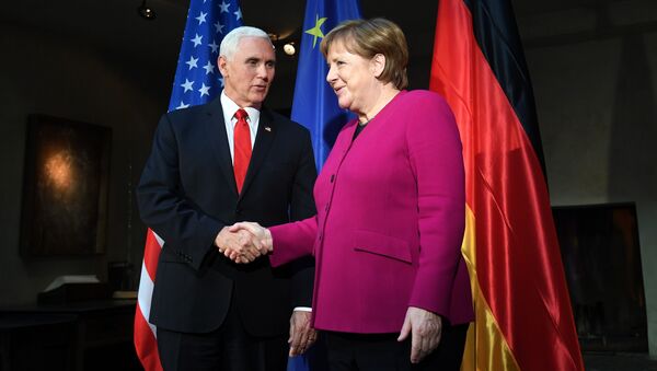Majk Pens i Angela Merkel - Sputnik Srbija