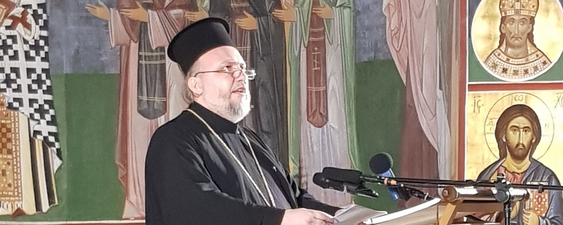 Велибор Џомић: Већ пуних 15 година се вјешто пласира прича о наводној промјени става СПЦ о Косову и Метохији - Sputnik Србија, 1920, 13.01.2026