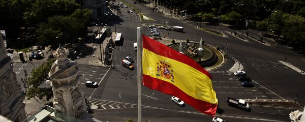 Застава Шпаније изнад трга Сибелес у Мадриду - Sputnik Србија
