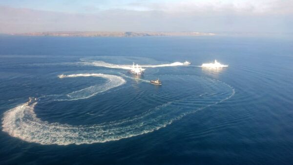 Два мала оклопна артиљеријска чамца и тегљач украјинске морнарице пресекла су руску границу у Керчком мореузу - Sputnik Србија