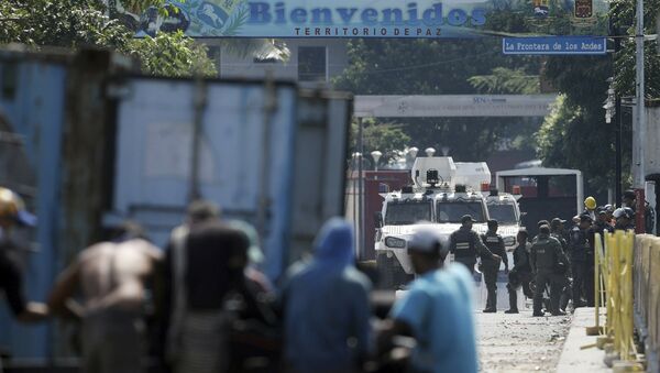 Поглед на Националну гарду Венецуеле на мосту Симон Боливар из Ла Параде у Колумбији - Sputnik Србија