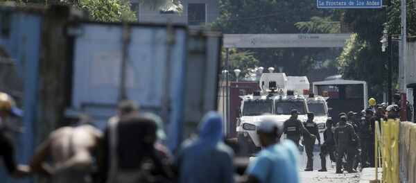 Pogled na Nacionalnu gardu Venecuele na mostu Simon Bolivar iz La Parade u Kolumbiji - Sputnik Srbija