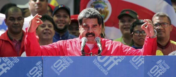 Predsednik Venecuele Nikolas Maduro obraća se pristalicama na mitingu u Karakasu Predsednik Venecuele Nikolas Maduro obraća se pristalicama na mitingu u Karakasu - Sputnik Srbija