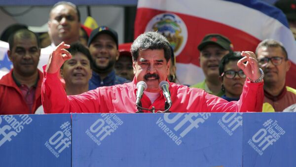 Председник Венецуеле Николас Мадуро обраћа се присталицама на митингу у Каракасу - Sputnik Србија
