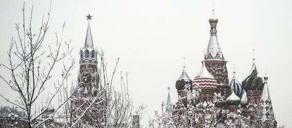 Поглед на московски Кремљ под снегом - Sputnik Србија