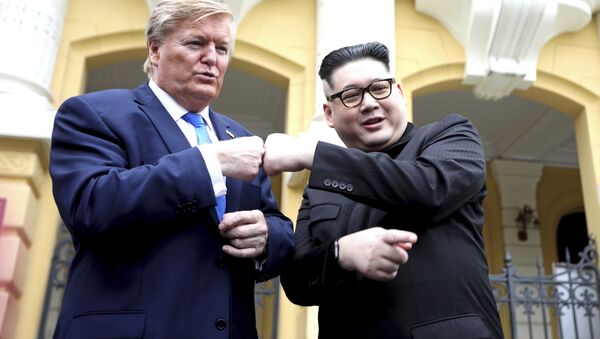 Američki predsednik Donald Tramp i severnokorejki lider Kim Džong Un - Sputnik Srbija