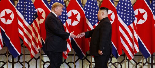 Američki predstavnik Donald Tramp i severnokorejski lider Kim Džong Un - Sputnik Srbija