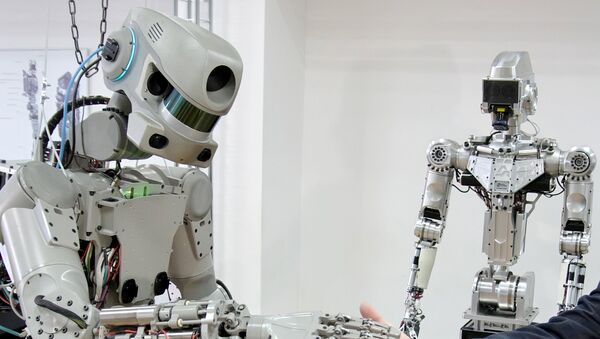 Тестирање антропоморфног робота Фјодор пројекта Спасилац у лабораторији Фондације за перспективна истраживања предузећа Андроидна техника у Магнитогорску - Sputnik Србија