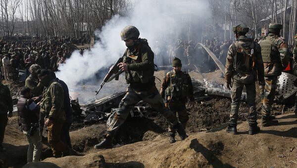 Индијски војници на месту где је срушен индијски авион 27. фебруара - Sputnik Србија