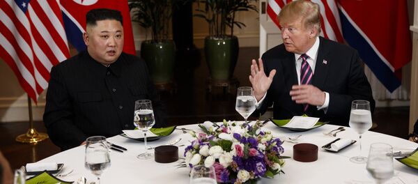 Kim Džong Un i Donald Tramp na radnom ručku u hotelu Metropol u prestonici Vijetnama - Sputnik Srbija
