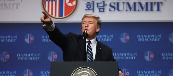 Амерички председник Доналд Трамп на конференцији за медије након састанка са севернокорејским лидером Ким Џонг Уном у Ханоју - Sputnik Србија