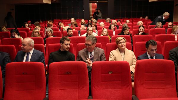 Miloš Biković i ambasador Rusije Aleksandar Čepurin na premijeri filma - Sputnik Srbija