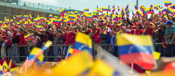 Pristalice predsednika Venecuele Nikolasa Madura na mitingu u Karakasu Pristalice predsednika Venecuele Nikolasa Madura na mitingu u Karakasu - Sputnik Srbija