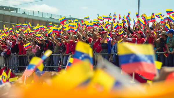 Присталице председника Венецуеле Николаса Мадура на митингу у Каракасу - Sputnik Србија