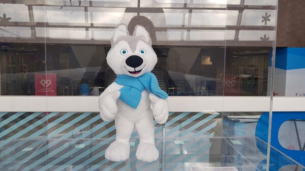 Među brojnim eksponatima je i maskota ovogodišnje 29. Zimske univerzijade U-Lajka - Sputnik Srbija