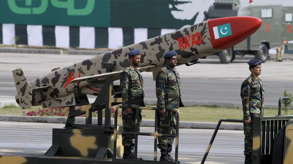 Пакистанска крстарећа ракета Раад на војној паради у Исламабаду - Sputnik Србија