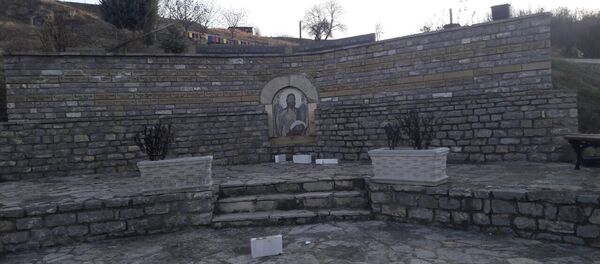 Skrnavljenje spomenika u Velikoj Hoči - Sputnik Srbija