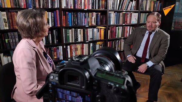 Посланик Државне думе и Александар Шолохов, унук чувеног руског нобеловца Михаила Шолохова, и главна уредница српске редакције Спутњика Љубинка Милинчић - Sputnik Србија