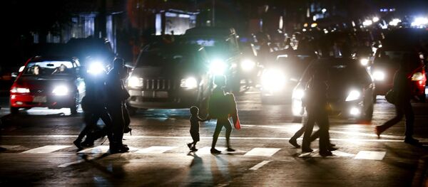 Мрак на улицама Каракаса Мрак на улицама Каракаса - Sputnik Србија