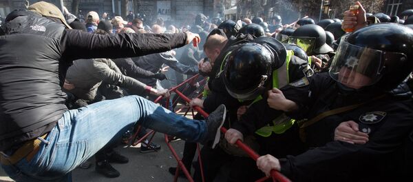 Сукоб демонстраната и полиције у Кијеву - Sputnik Србија