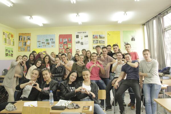 III 1 Десете београдске гимназије „Михајло Пупин“ — деца која знају да није срамота немати, а ни радити. III 1 Десете београдске гимназије „Михајло Пупин“ — деца која знају да није срамота немати, а ни радити. - Sputnik Србија