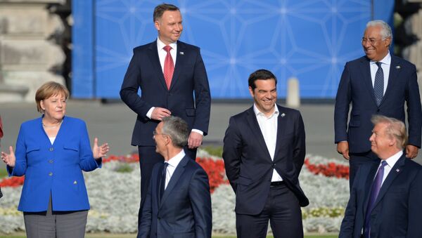 Nemačka kancelarka Angela Merkel, generalni sekretar NATO-a Jens Stoltenberg, premijer Grčke Aleksis Cipras, predsednik SAD Donald Tramp, predsednik Poljske Andžej Duda i premijer Portugalije Antonio Košta na samitu lidera zemalja NATO-a u Briselu - Sputnik Srbija