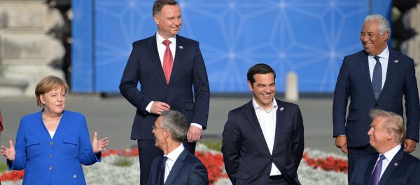 Немачка канцеларка Ангела Меркел, генерални секретар НАТО-а Јенс Столтенберг, премијер Грчке Алексис Ципрас, председник САД Доналд Трамп, председник Пољске Анджеј Дуда и премијер Португалије Антонио Кошта на самиту лидера земаља НАТО-а у Бриселу - Sputnik Србија