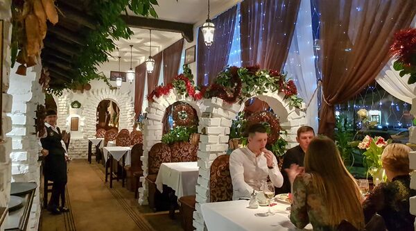 „Балкан грил“ је на гласу као место где се може добро појести и попити - Sputnik Србија