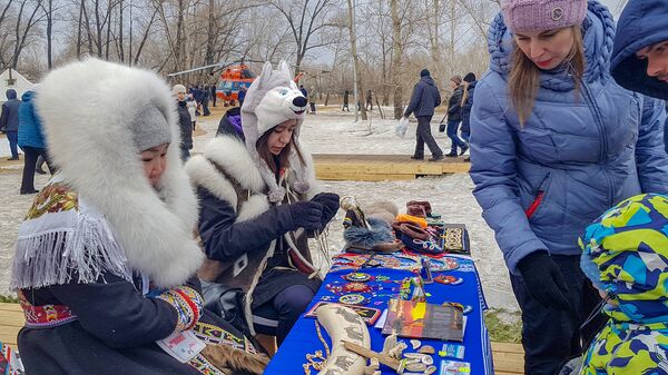 Narodi ruskog severa prodaju neobične suvenire Narodi ruskog severa prodaju neobične suvenire - Sputnik Srbija
